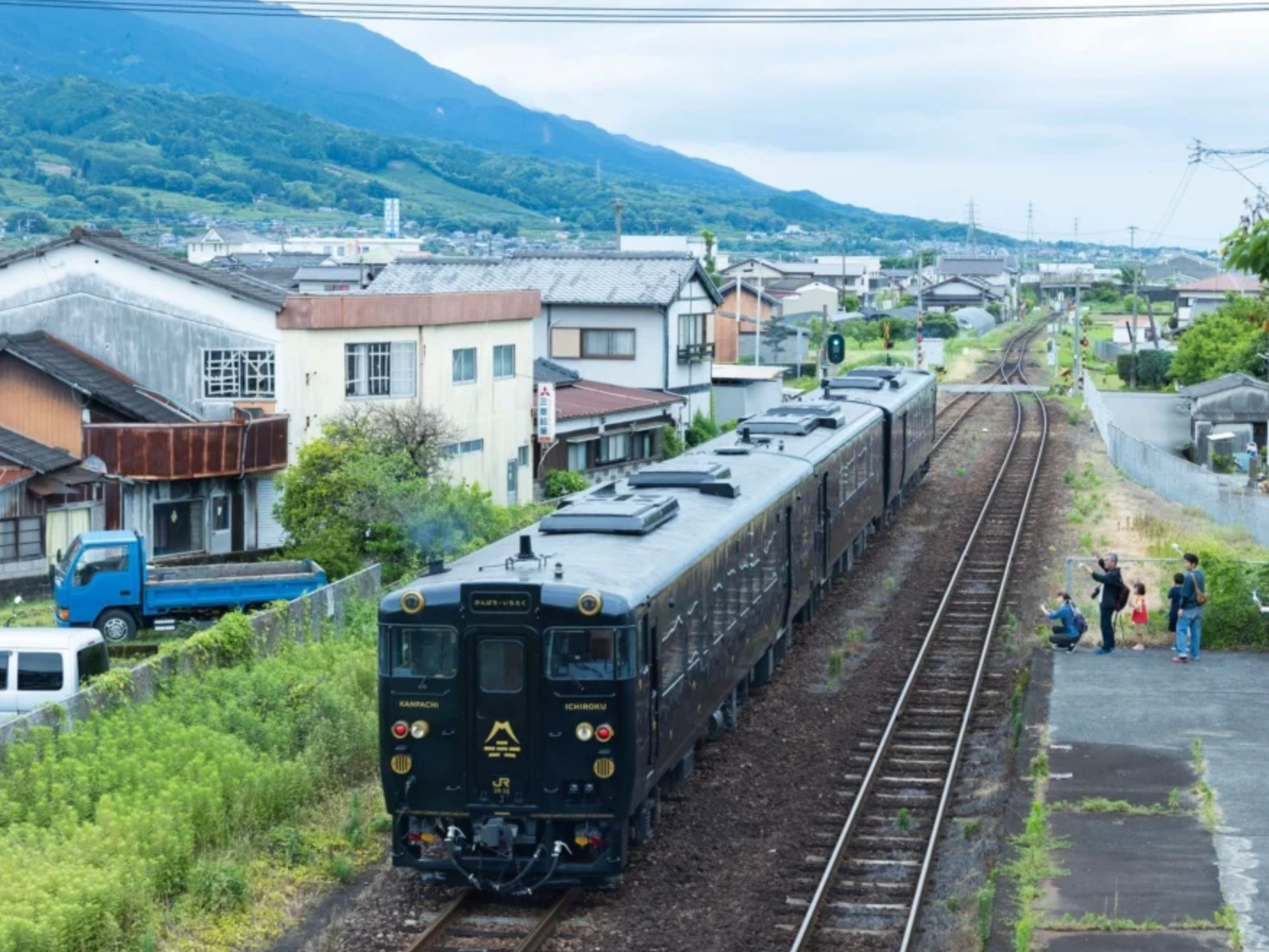 JR九州観光列車「かんぱち・いちろく」おもてなし演奏