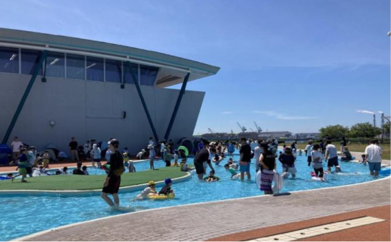 じゃぶじゃぶ池で遊ぼう！