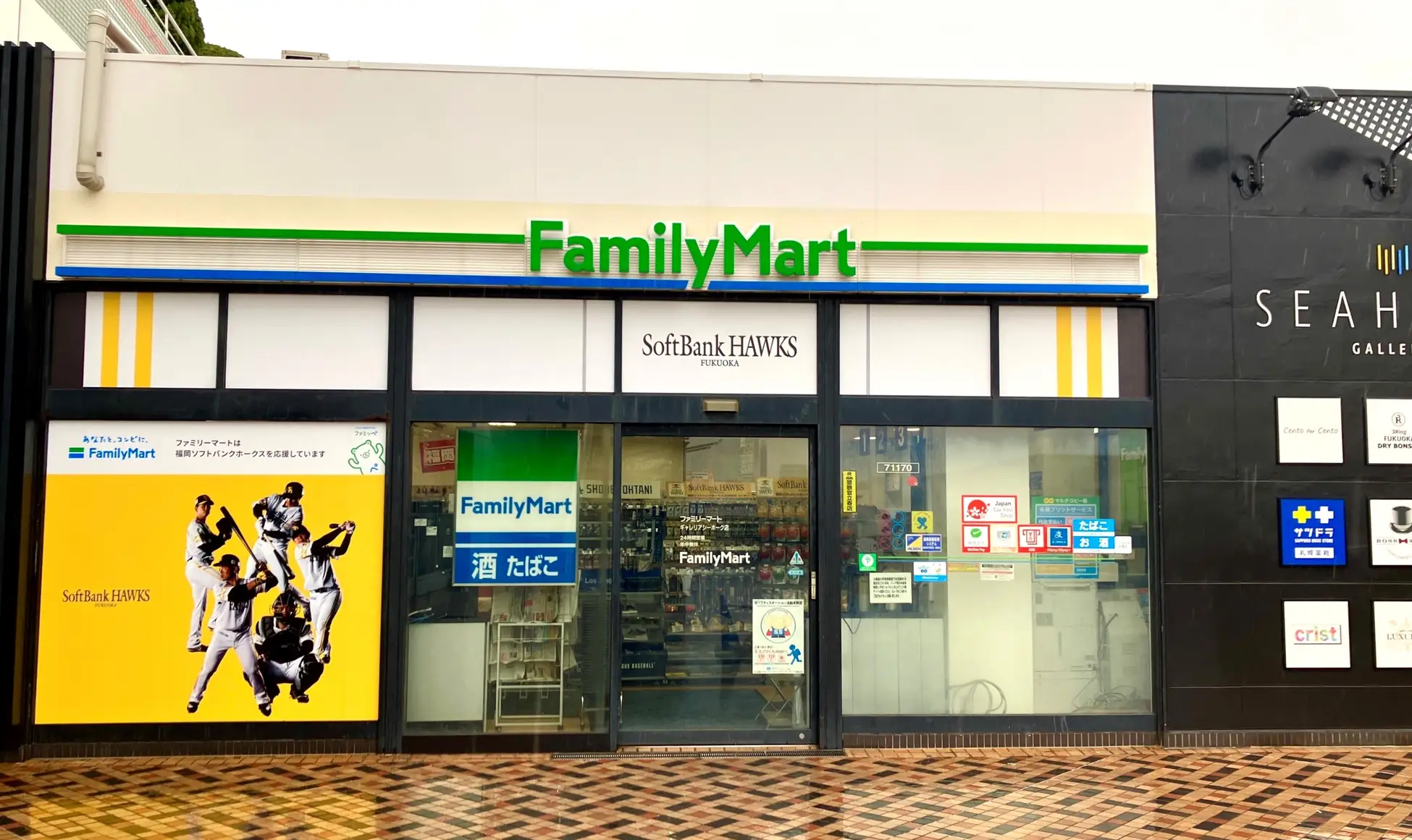 ファミマがホークス聖地に！福岡の街からホークスを全力応援＿ラッピング2