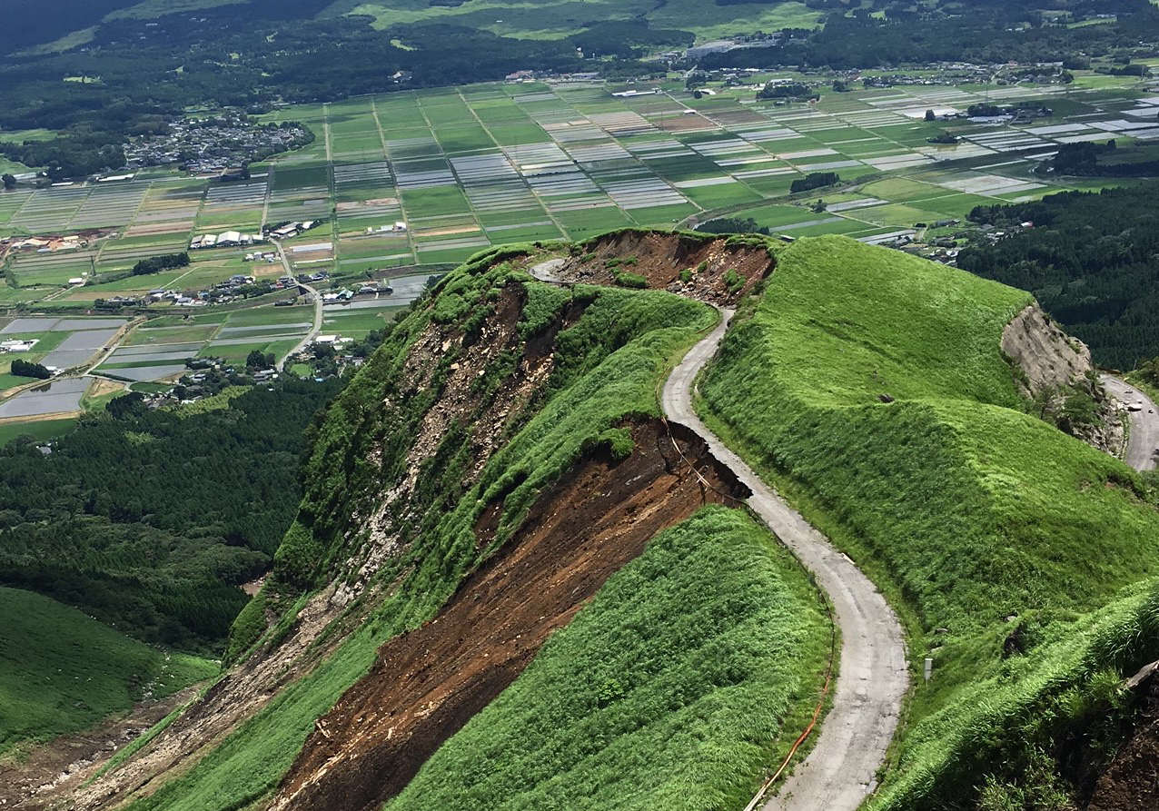 熊本地震から10年、阿蘇震災の爪痕を巡るライド
