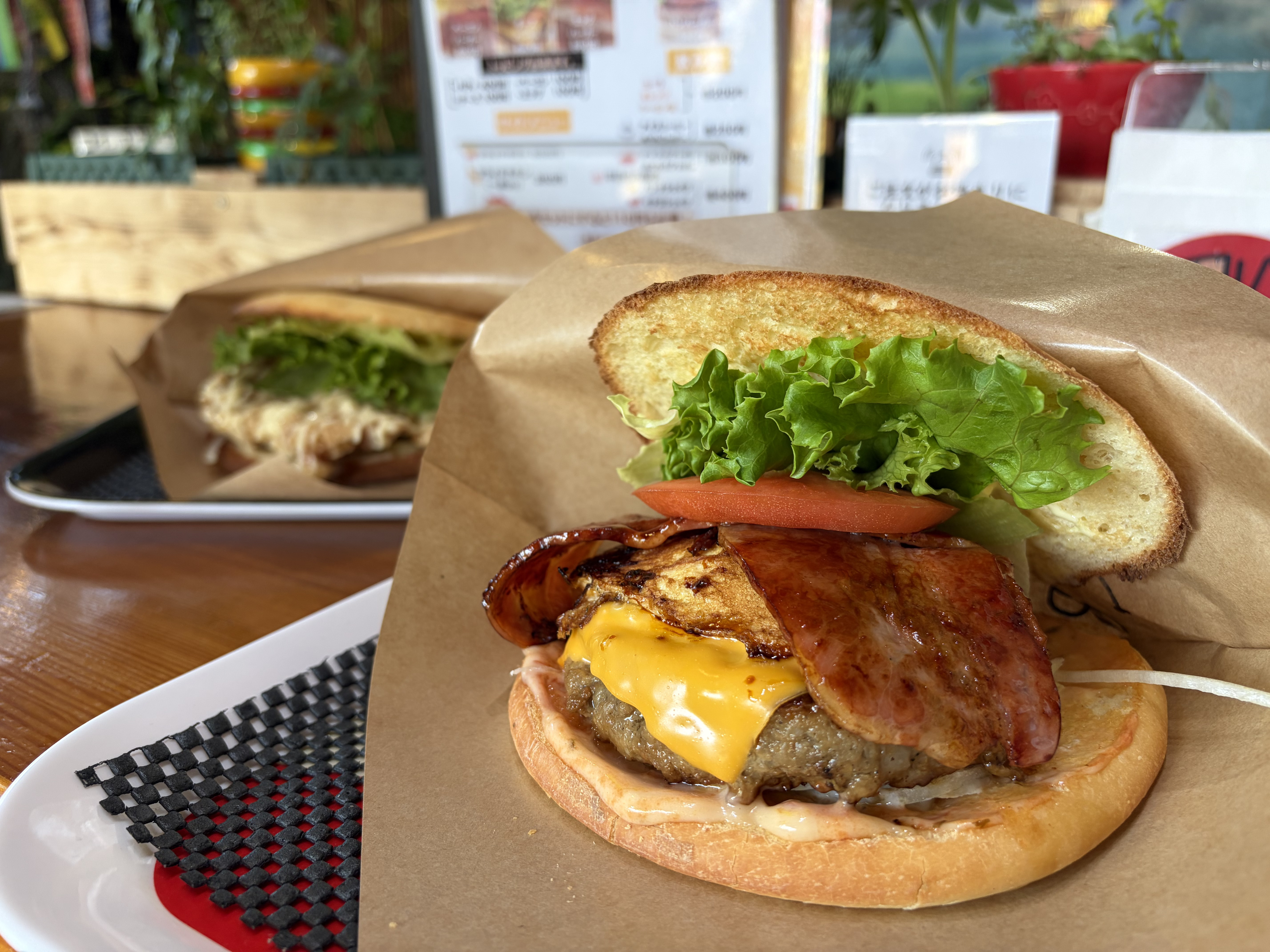 三光バーガーで味わう手作りの米粉バーガー＿バーガー