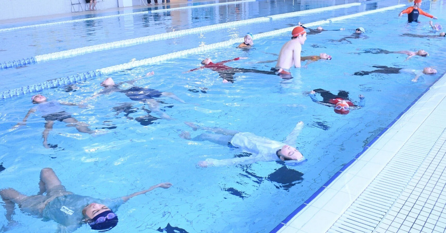 小学生の救命講座&着衣水泳体験