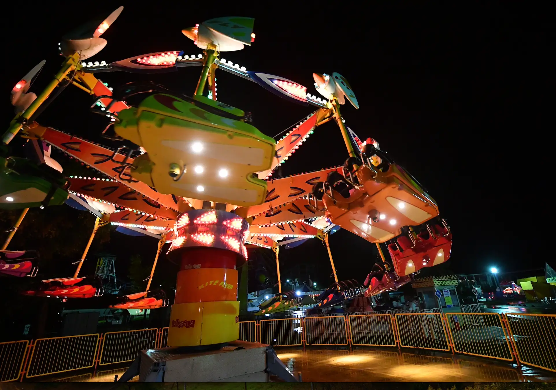 夜の遊園地貸切り大合コン「グリコン」が開催