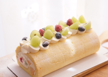 夏のシフォンロールケーキとレアチーズケーキ