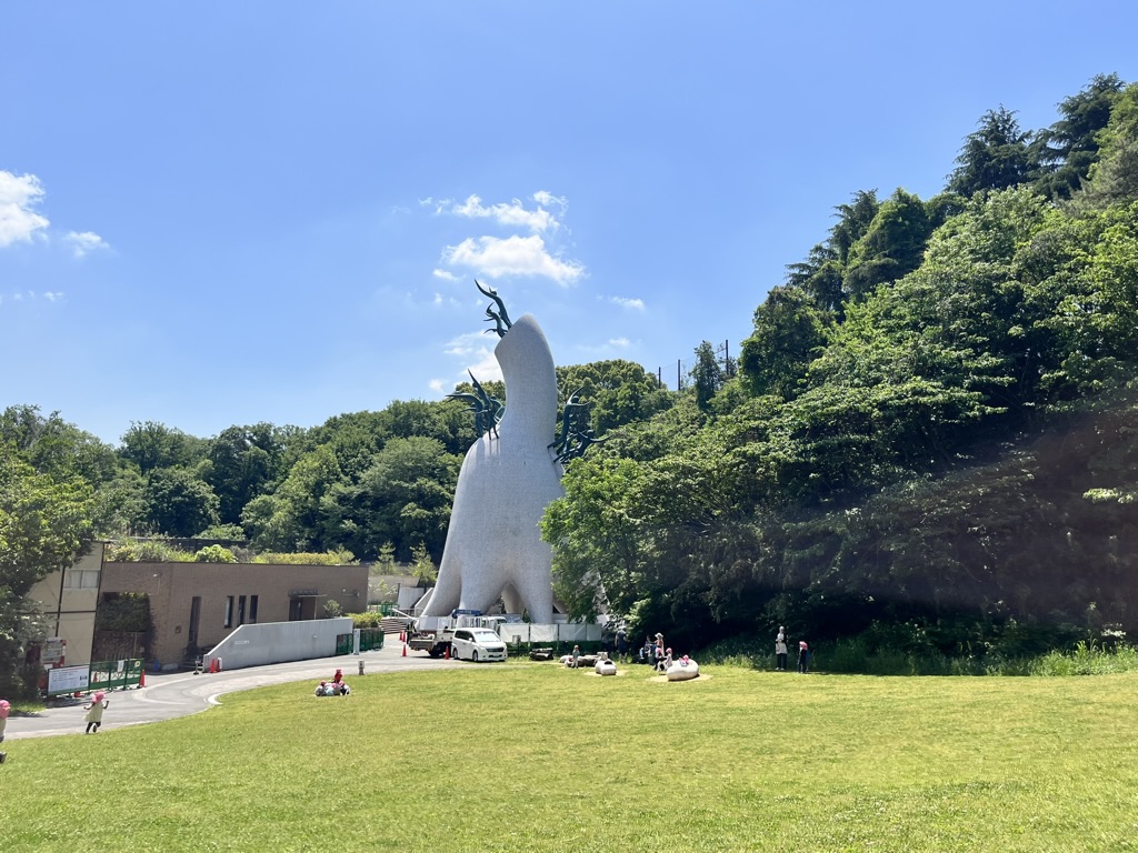 生田緑地の岡本太郎美術館