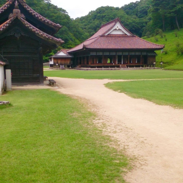 閑谷学校の春国宝の学び舎でしずかな歴史旅を楽しむ