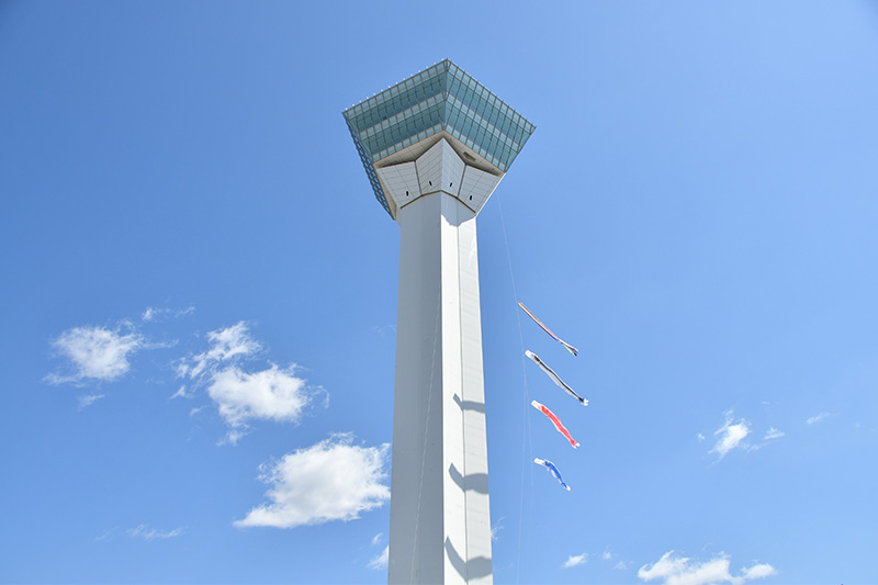 タワー塔体に「大型こいのぼり」を設置します