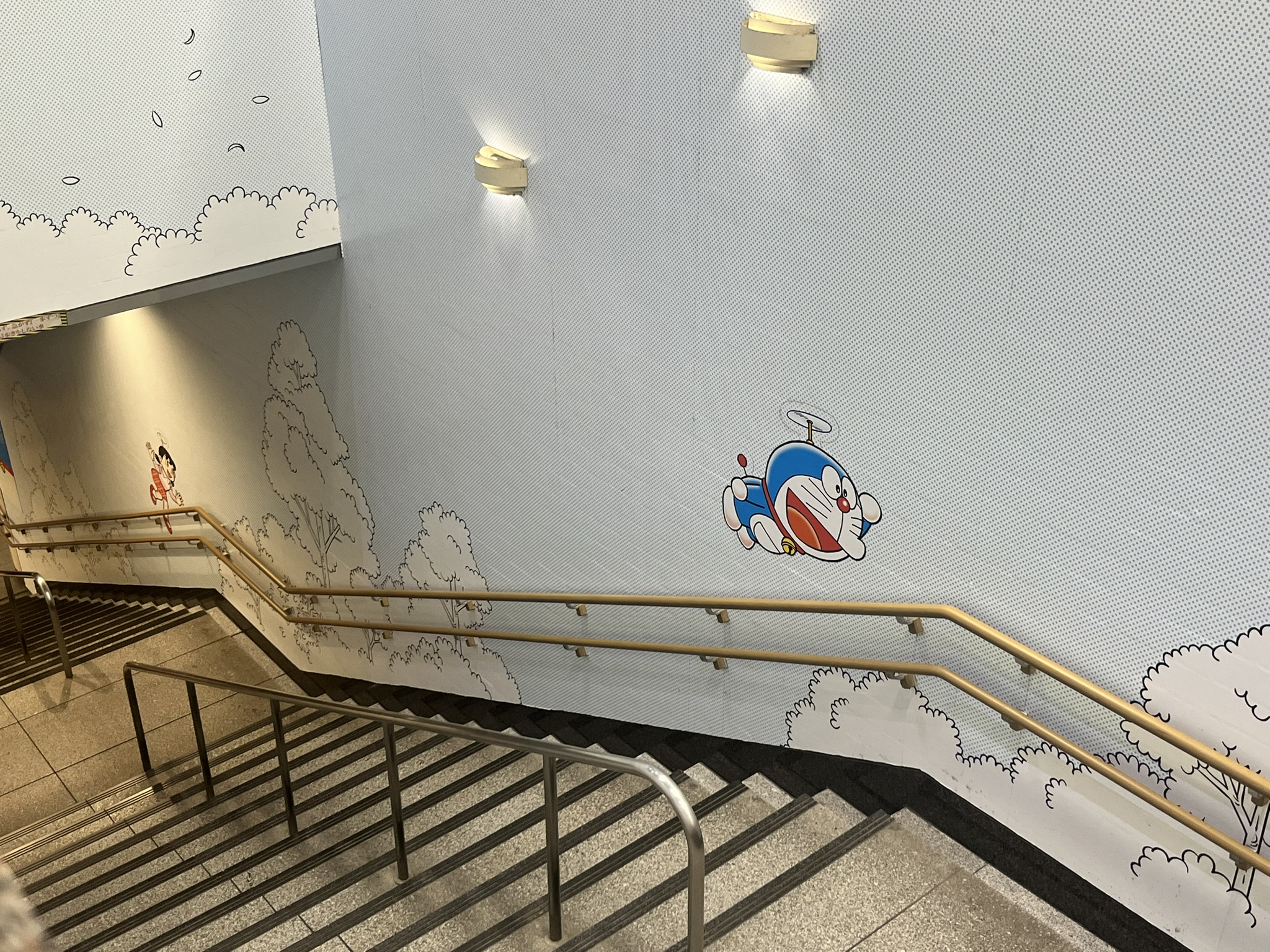 登戸駅でドラえもん探し！
