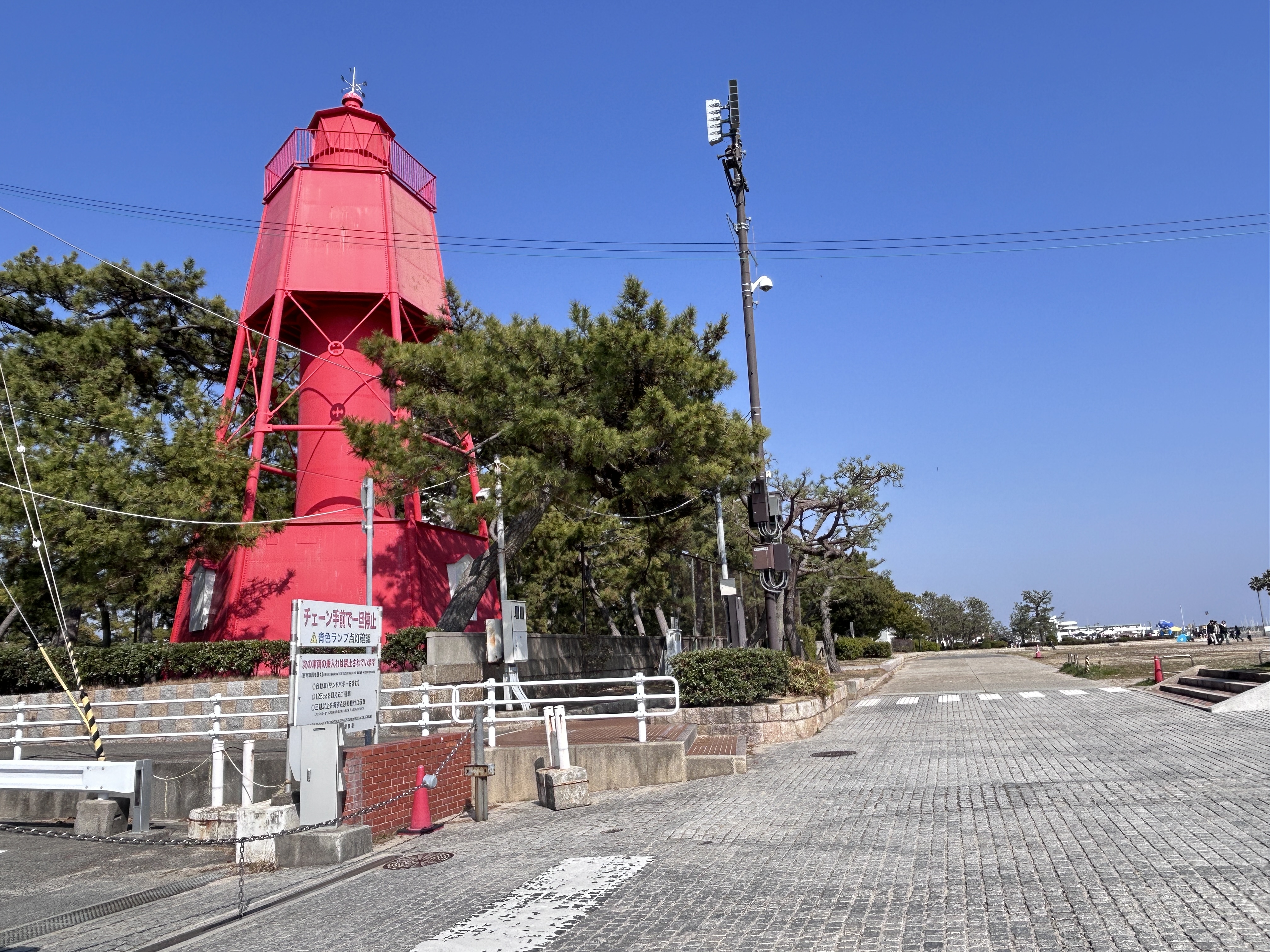 須磨海浜公園で見つけた赤い灯台。その正体に足が止まった