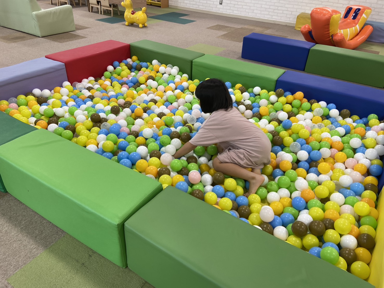 涼しく遊べる室内遊具施設！ニコニコ・ガーデン高屋店へ