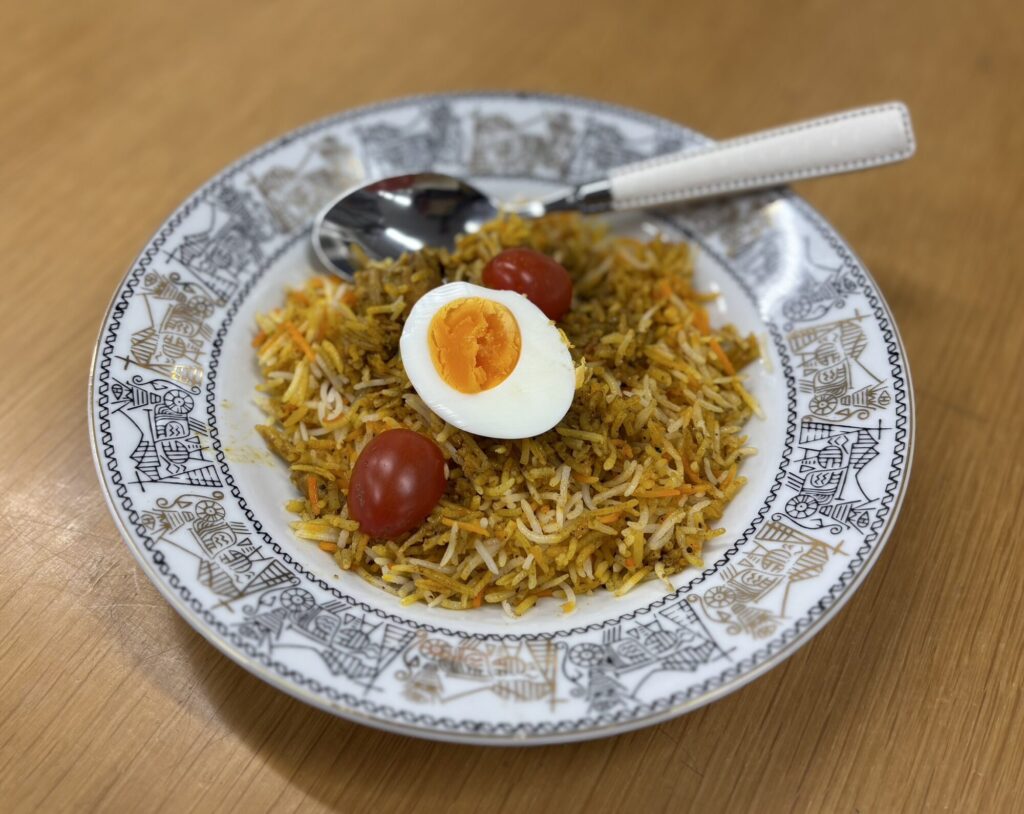 郷町〇店 ー〈タンドリーディライト〉のインドカフェ
