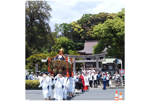 琵琶島神社へ神輿渡御