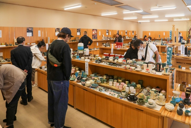 上野焼春の陶器