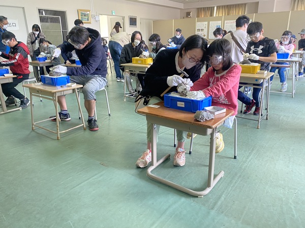 化石クリーニング体験