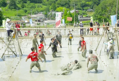 大沢でどろんこバレーボール大会