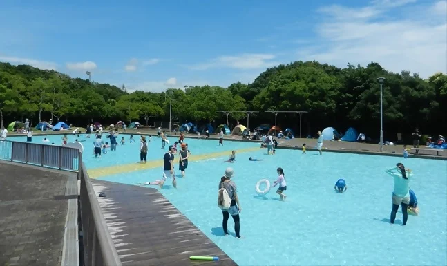 総合運動公園でちゃぷちゃぷ池オープン