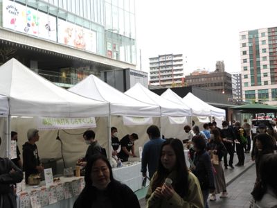 酒蔵びらき 飲み比べの様子