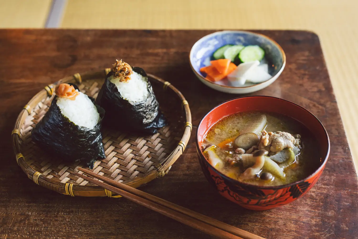 シニアが握る愛のおむすび「街仲食堂」が魚の棚に