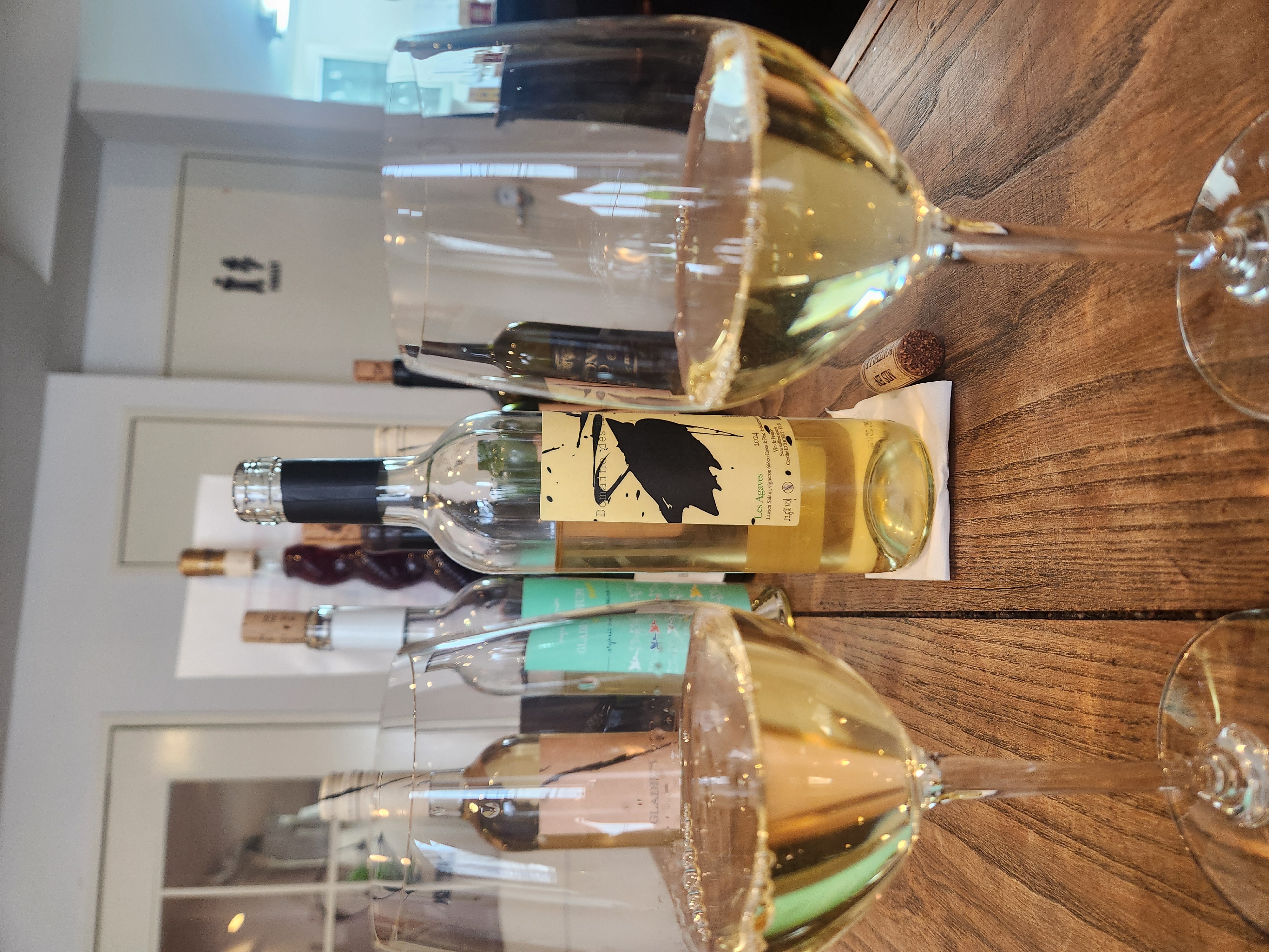 Wine shop vintage-wine