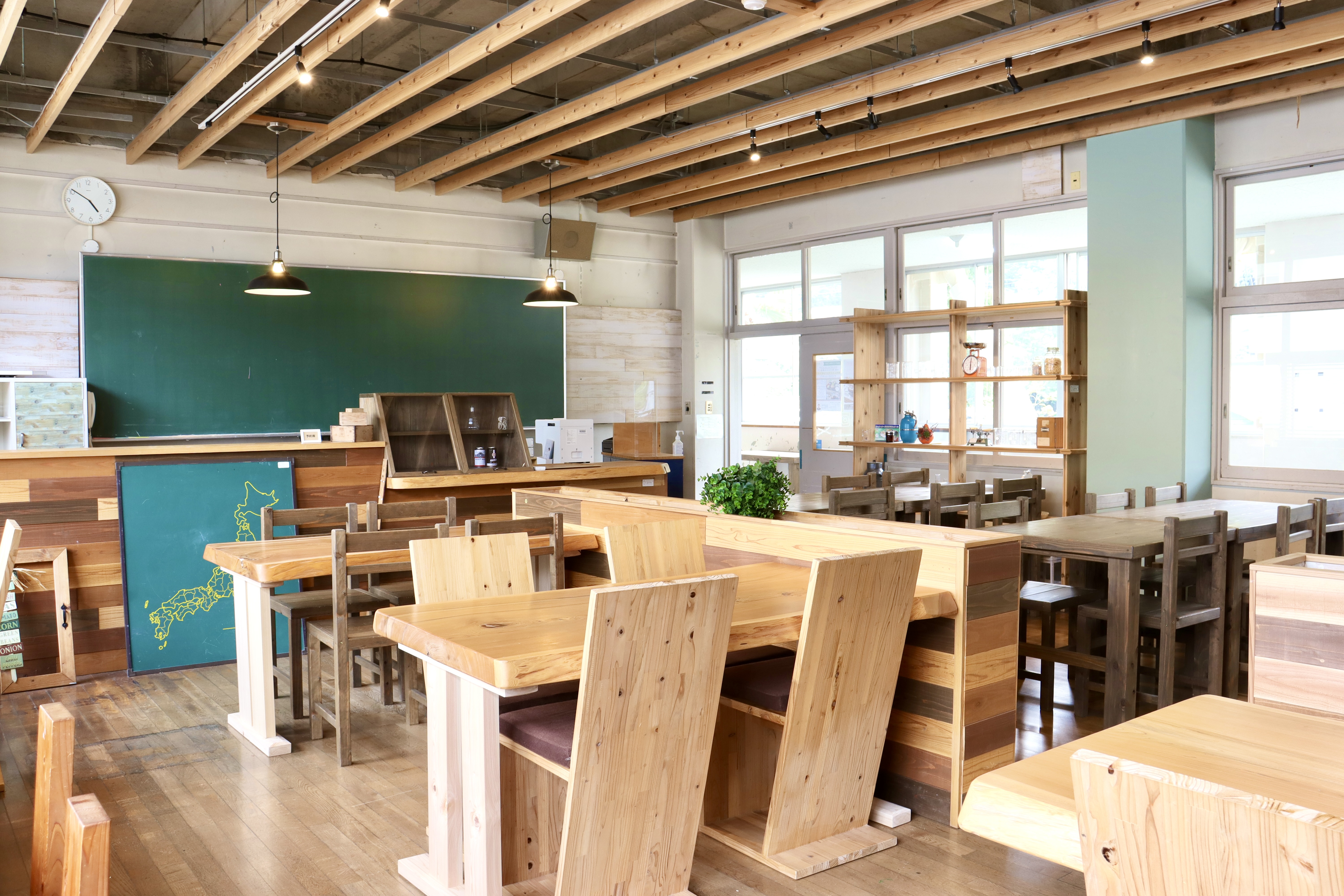 廃校プールにサウナ登場!丹波の旧小学校で貸切ととのい体験